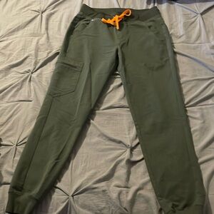 Figs small Zamora jogger pants in moss green